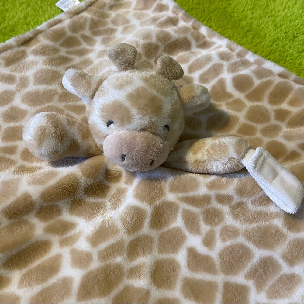 MCarter’s Giraffe Lovey Security Blanket Baby Pacifier Holder Tan White